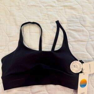Vuori Women's Sleek Black Sports Bra